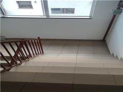 Apartament cu 2 camere semifinisat zona Florilor 56 mp plus balcon.