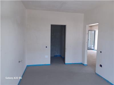 Apartament finisat cu 3 camere 68 mp, 2 bai si balcon 6 mp , acces usor spre CJ.