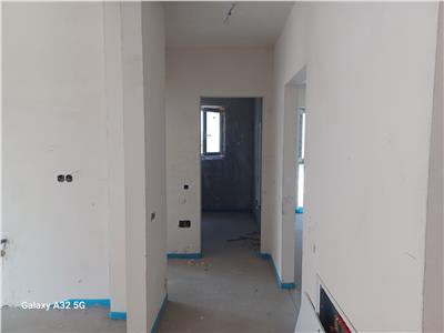 Apartament finisat cu 3 camere 68 mp, 2 bai si balcon 6 mp , acces usor spre CJ.