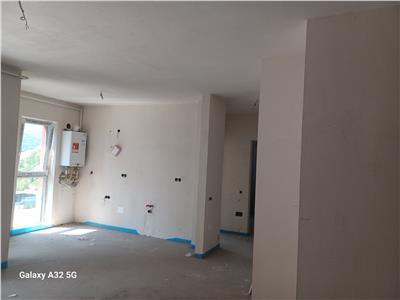 Apartament finisat cu 3 camere 68 mp, 2 bai si balcon 6 mp , acces usor spre CJ.