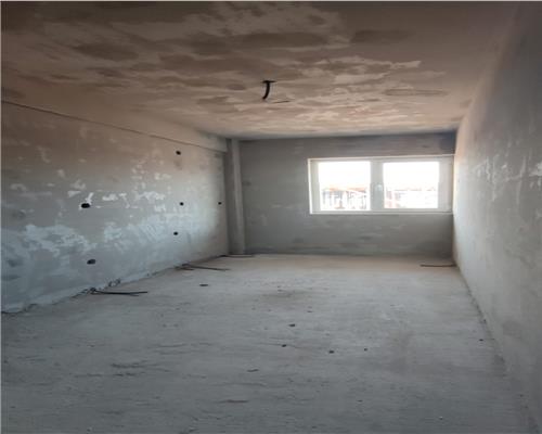 Apartament decomandat, finisat 37 mp plus balcon 3 mp ,etaj intermediar.