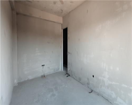 Apartament decomandat, finisat 37 mp plus balcon 3 mp ,etaj intermediar.