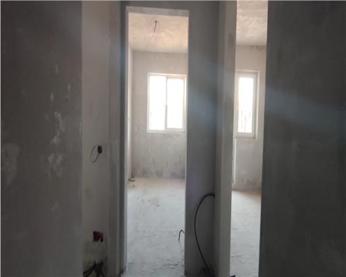 Apartament decomandat, finisat 37 mp plus balcon 3 mp ,etaj intermediar.