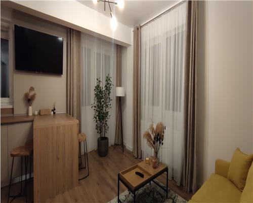 Apartament la cheie cu 3 camere, etaj intermediar, Zona Teilor.