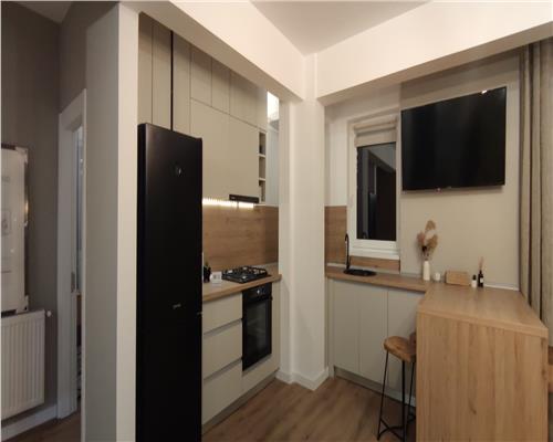 Apartament la cheie cu 3 camere, etaj intermediar, Zona Teilor.