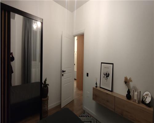 Apartament la cheie cu 3 camere, etaj intermediar, Zona Teilor.