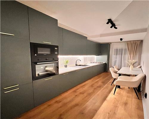 Apartament la cheie cu 3 camere, 55 mp plus terasa 12 mp, etaj intermediar.