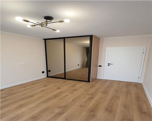 Apartament la cheie cu 3 camere, 55 mp plus terasa 12 mp, etaj intermediar.