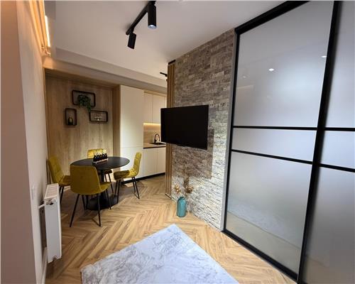 Apartament la cheie cu 2 camere plus balcon, etaj intermediar!