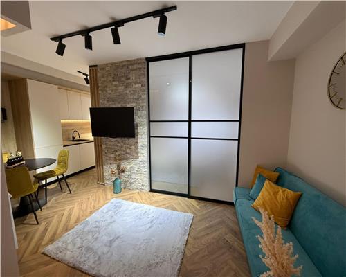 Apartament la cheie cu 2 camere plus balcon, etaj intermediar!