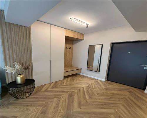 Apartament la cheie cu 2 camere plus balcon, etaj intermediar!