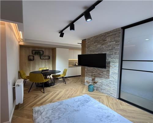 Apartament la cheie cu 2 camere plus balcon, etaj intermediar!